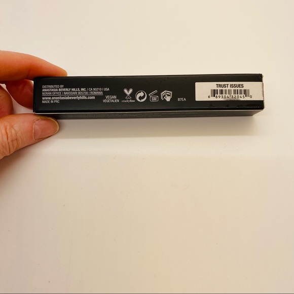 NWT Anastasia Beverly Hills Liquid Lipstick - Trust Issues (Burgundy) - Picture 9 of 11